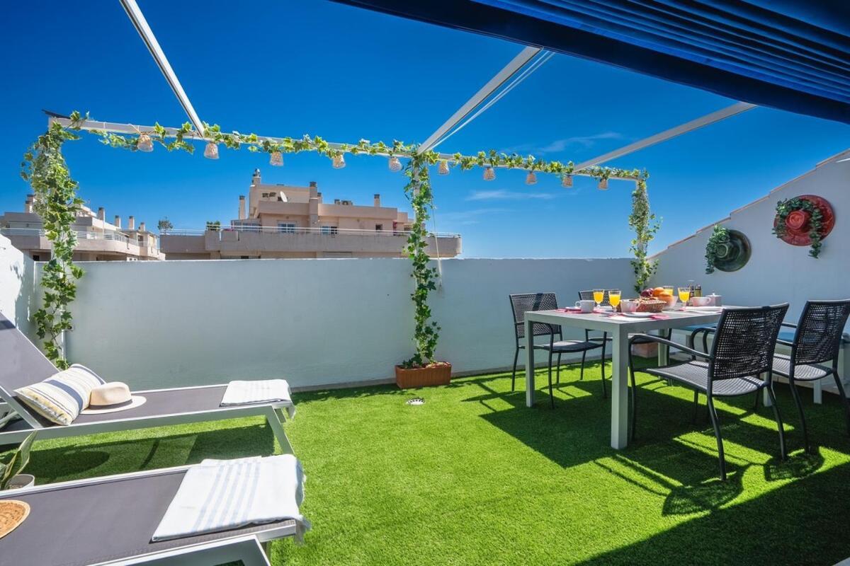 Penthouse With Sea Views Alamos Apartment